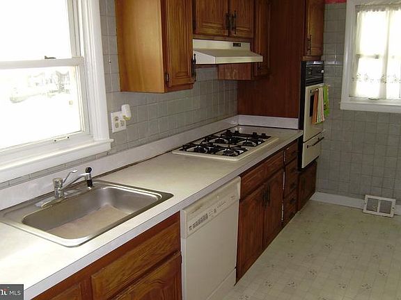 2nd image of 802 Burbank Dr