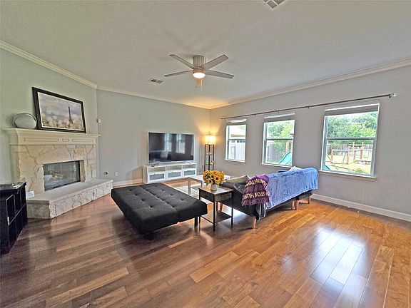 2nd image of 9412 Castle Pines Dr