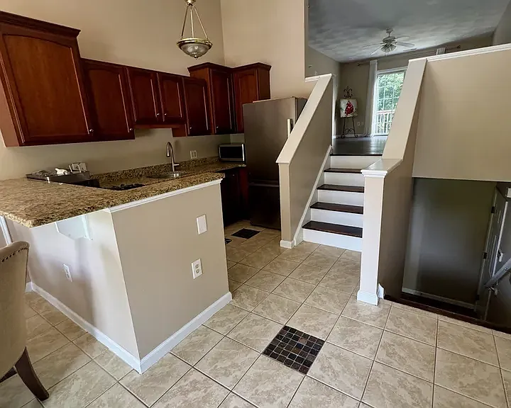 31 Marie St #B — Photo 2