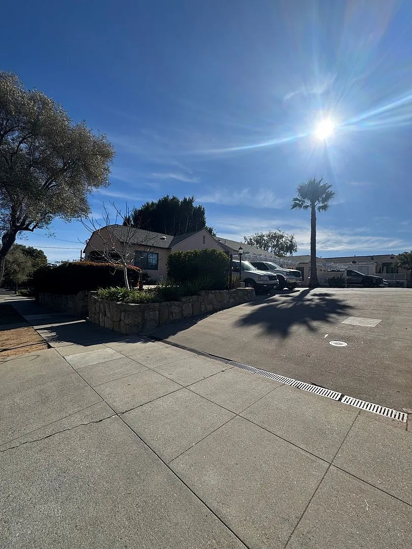 1007-1011 Olive Street (Split) — Photo 2