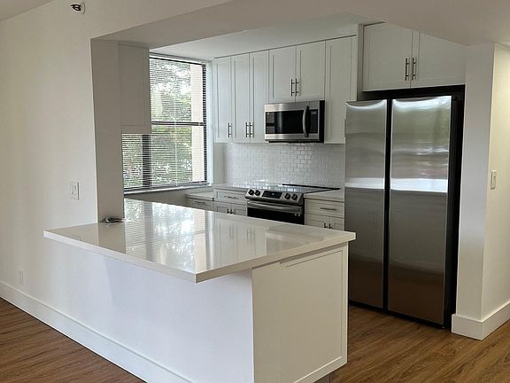 5th image of 955 Egret Cir APT B211