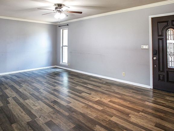 5th image of 1009 W Edwards St
