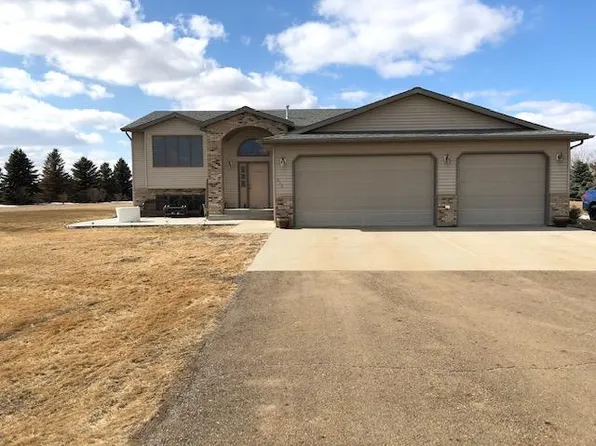 608 Barston Ln, Bismarck, ND 58501