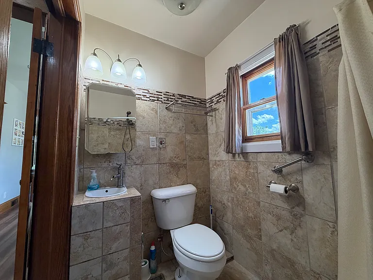 1030 Riverview St — Photo 9