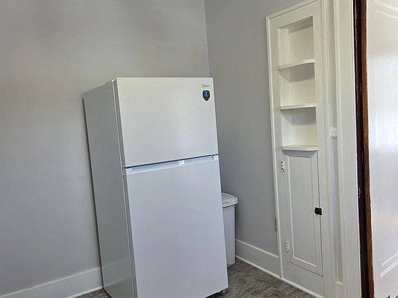4th image of 103 Ewart Ave