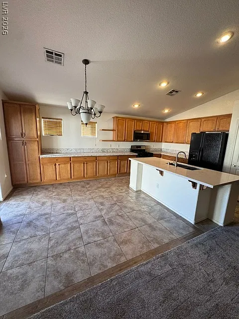 4 bed, 2.0 bath, 1814 sqft, $2,400 — Photo 4
