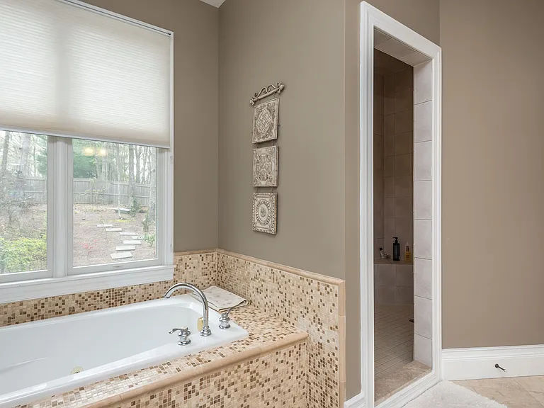 56 Glenview Dr — Photo 13