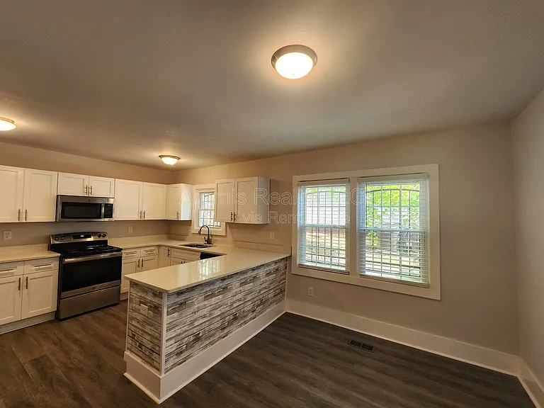 2663 Blount St — Photo 4