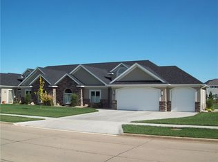 812 Big Rock Park Rd, Pella, IA 50219