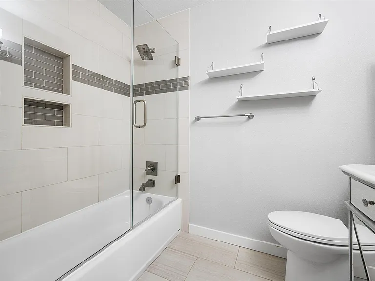12902 Lamplight Village Ave — Photo 20
