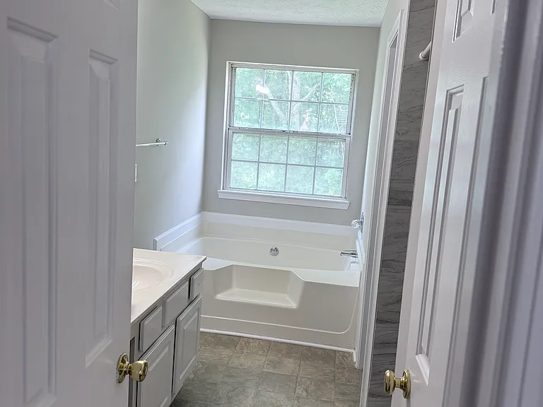 1086 Yellow River Dr — Photo 18