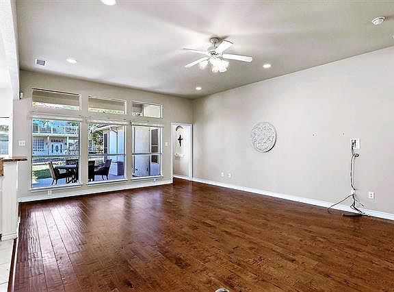 5th image of 2812 Saratoga Dr