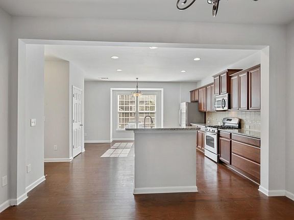 5th image of 4314 Laurel Creek Ct SE