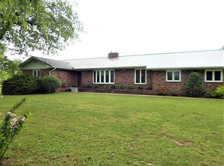 22978 Pioneer Dr, Lebanon, MO 65536