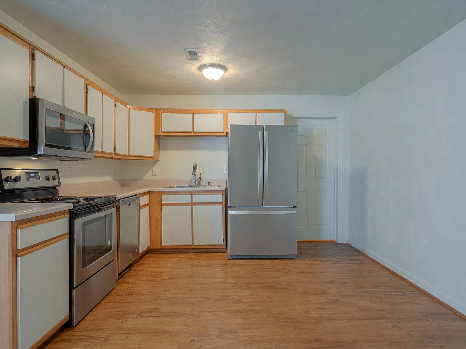 2 bed, 1000 sqft, $1,650 — Photo 2