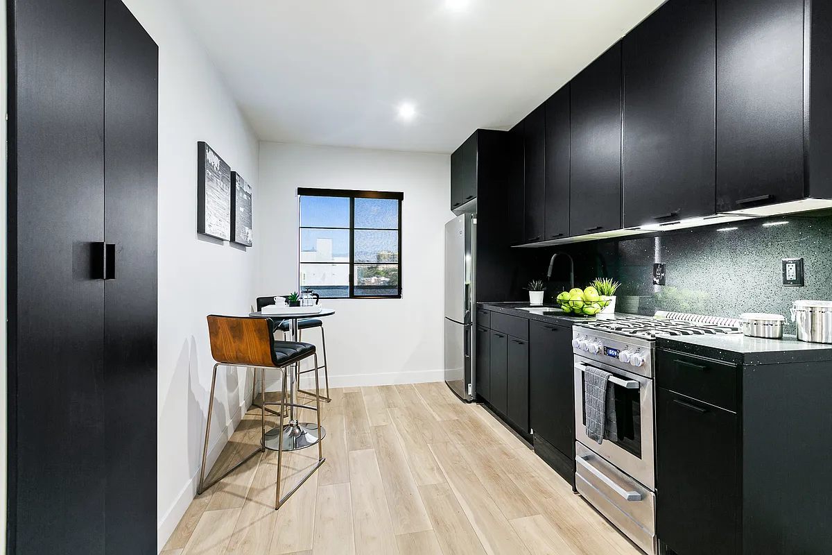 Building Photo - 223 Lucas Ave #1