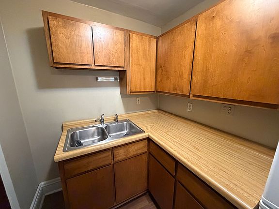 5th image of 116 Lexington Pkwy N APT 3