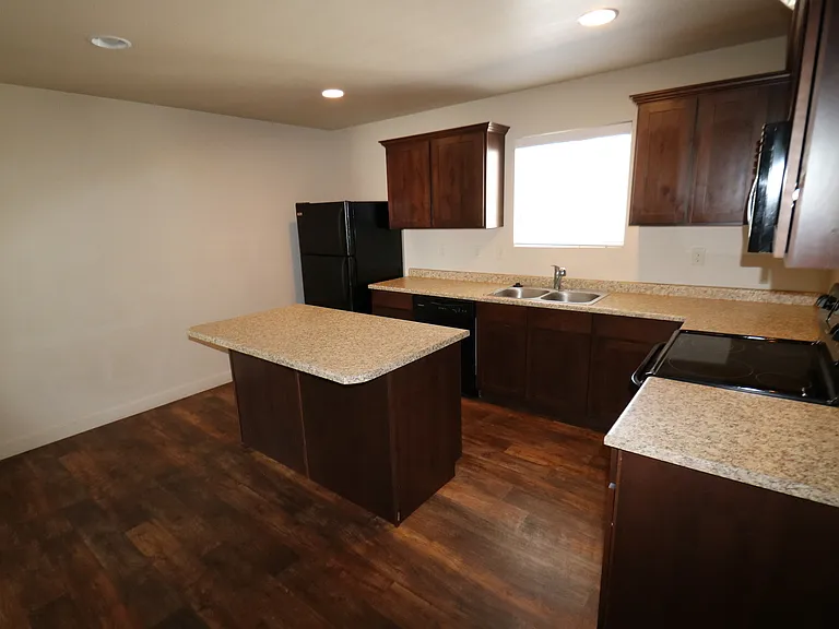 209 N 680 E — Photo 7