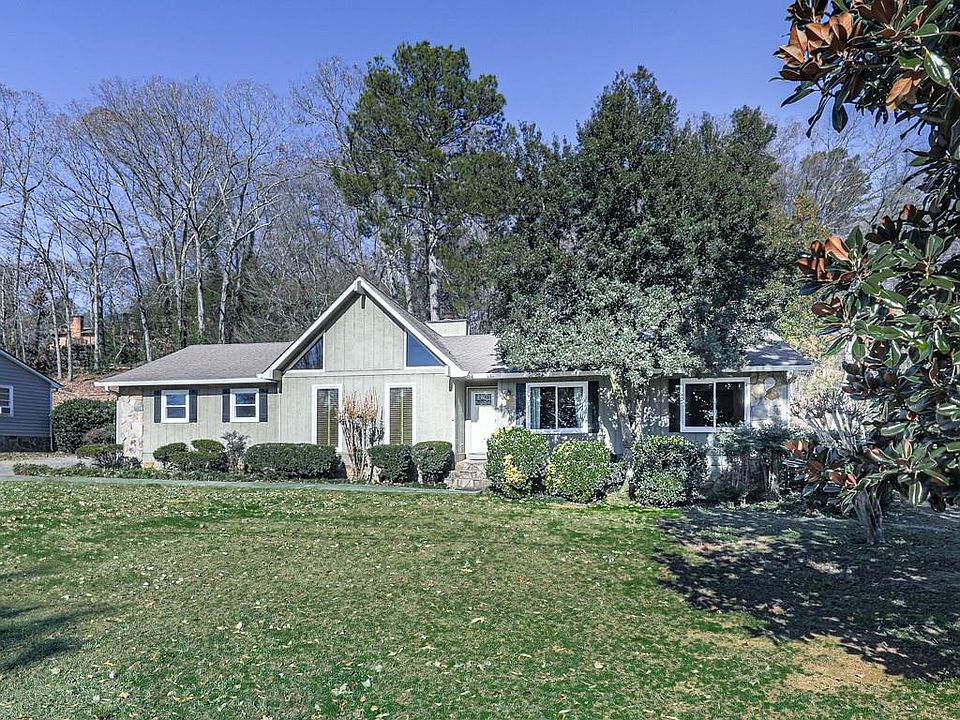 1st image of 14 Town And Country Dr