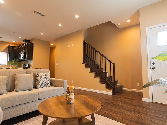 Living room & Kitchen