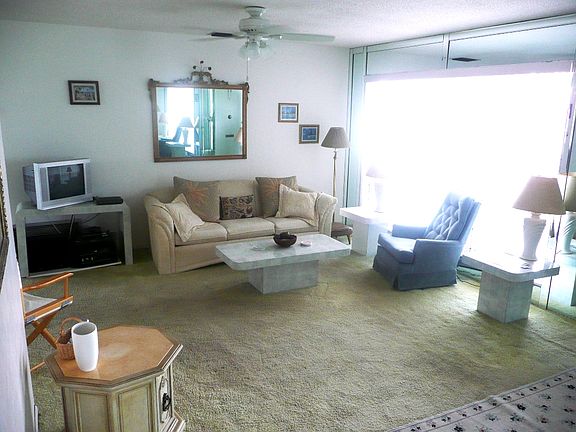 3rd image of 2464 Carlyle Ln
