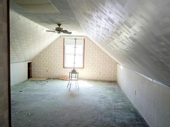 4th image of 20 W Walnut St