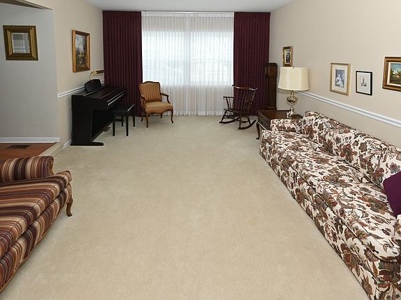 3rd image of 88 W Brantwood Ave