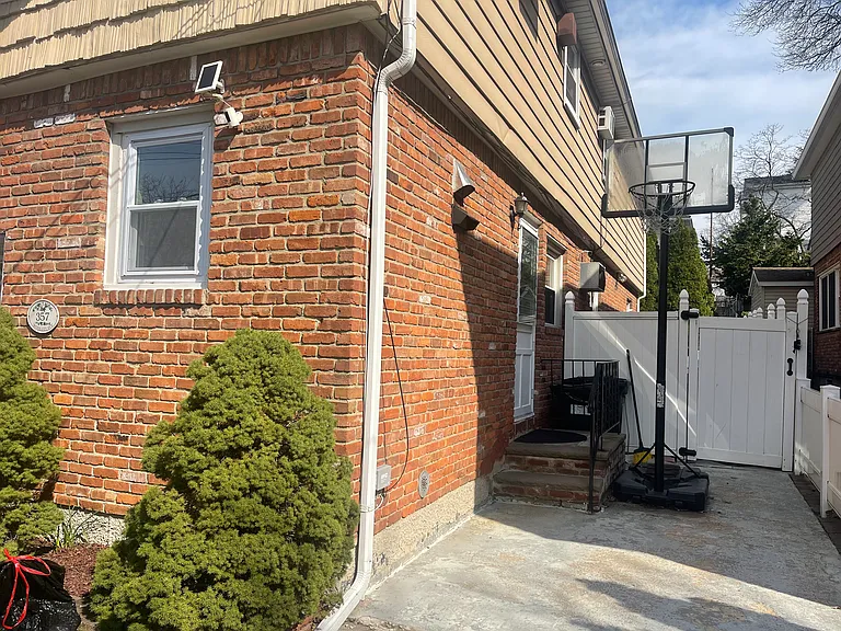 Woolley Ave — Photo 2