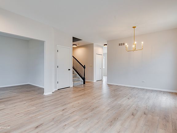 3rd image of 1808 Castle Ridge Dr