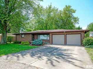 607 S East Ave, Manito, IL 61546