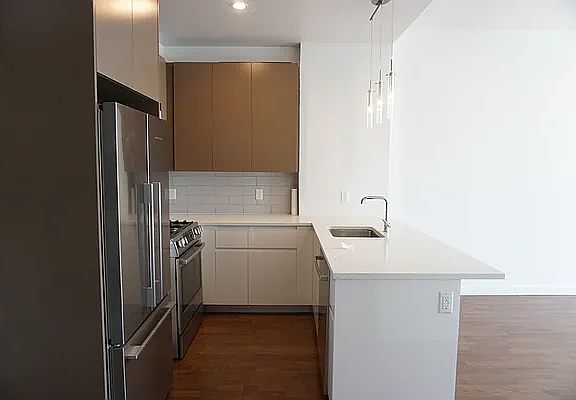 2nd image of 27-12 42nd Rd #19C