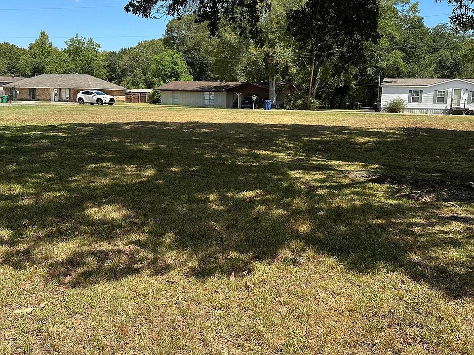 2nd image of 915 S Shireview Cir