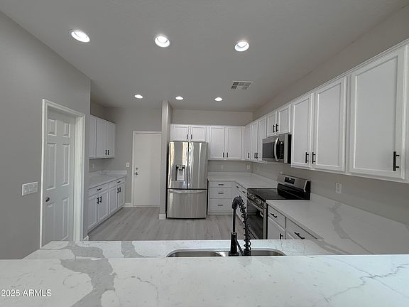 4th image of 7228 W ST CATHERINE Avenue