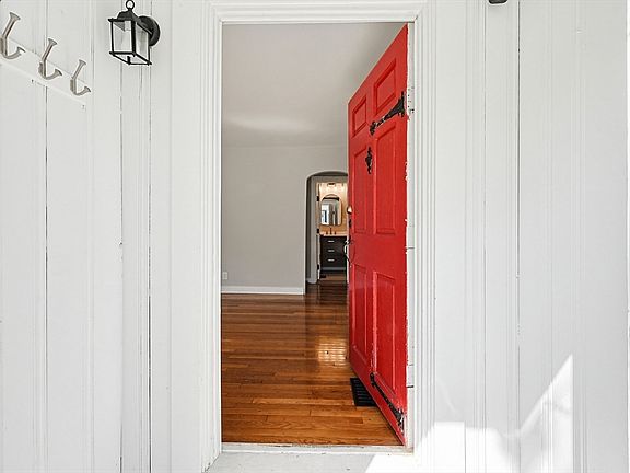 4th image of 66 Orchard St