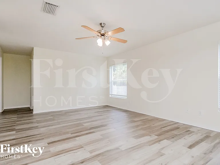 17006 Falconridge Rd — Photo 2