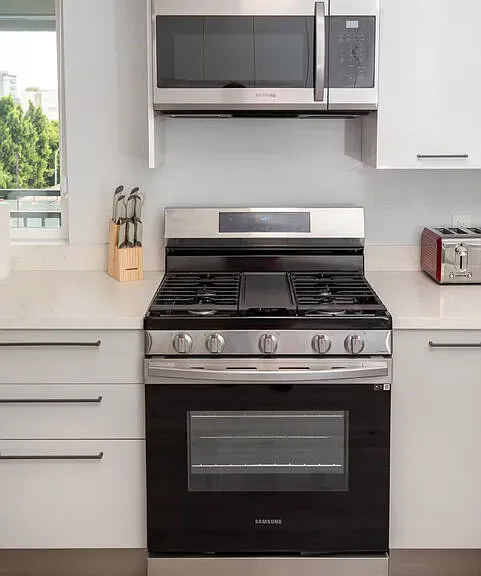 917 S Berendo St #303 — Photo 6