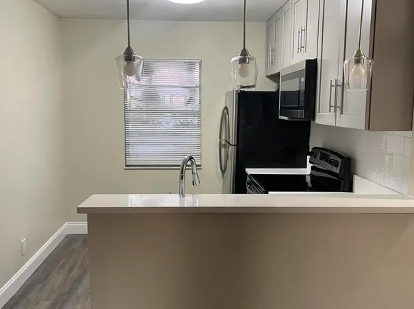 710 7th St APT 4, West Palm Beach, FL 33401