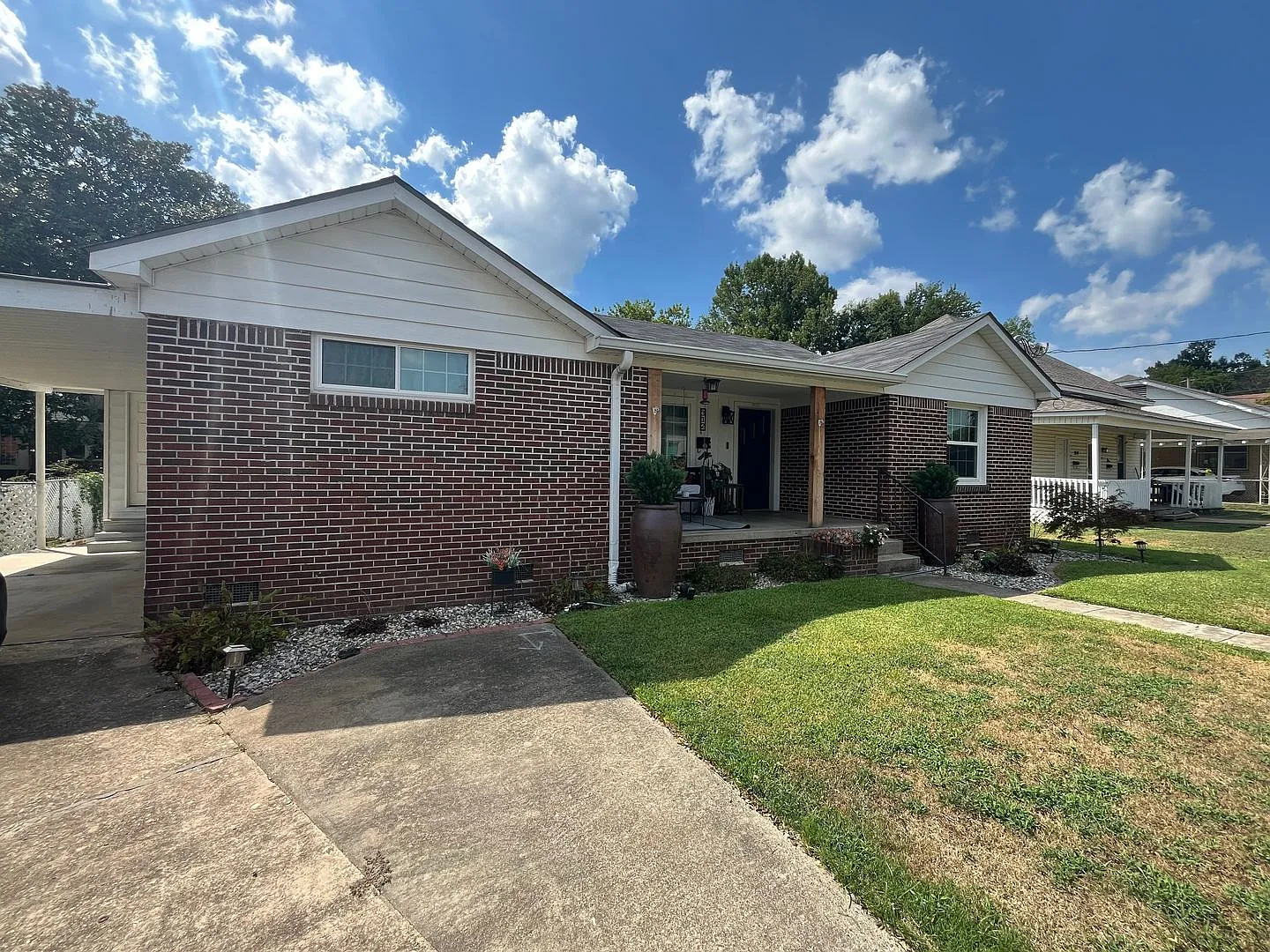 Beautifully Remodeled 3 Bedroom 2 Bathroom house walking distance from Downtown Benton at 312 Sho... — Photo 2