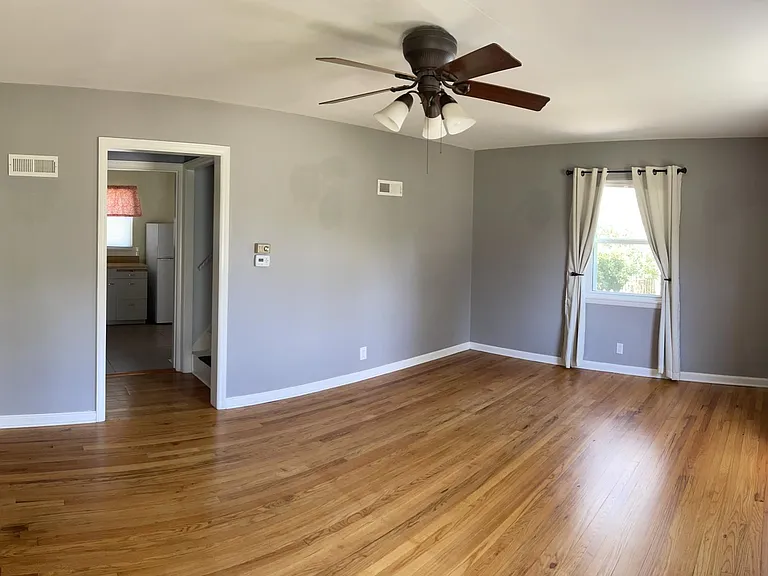 1519 Rockne Dr — Photo 4