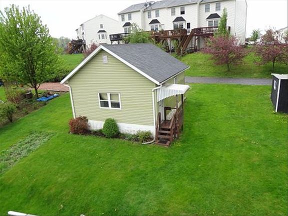4th image of 144 Green St