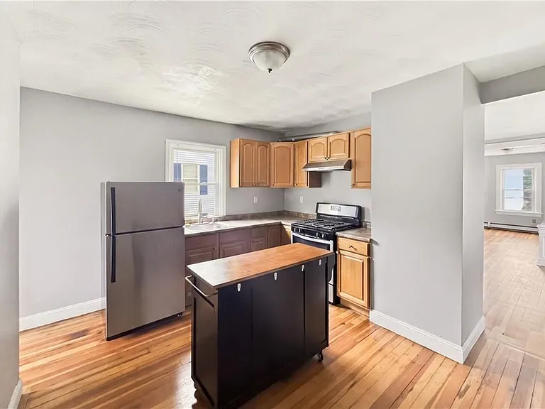 362 Weeden St — Photo 6