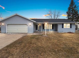 2839 Sunray Ln, Green Bay, WI 54313