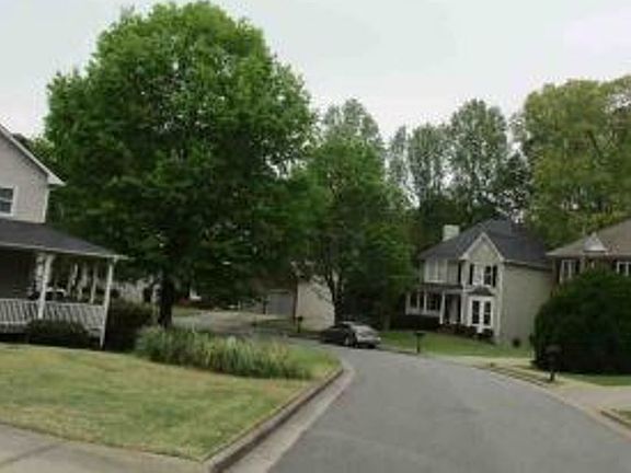 Exterior Neighborhood (street photo)