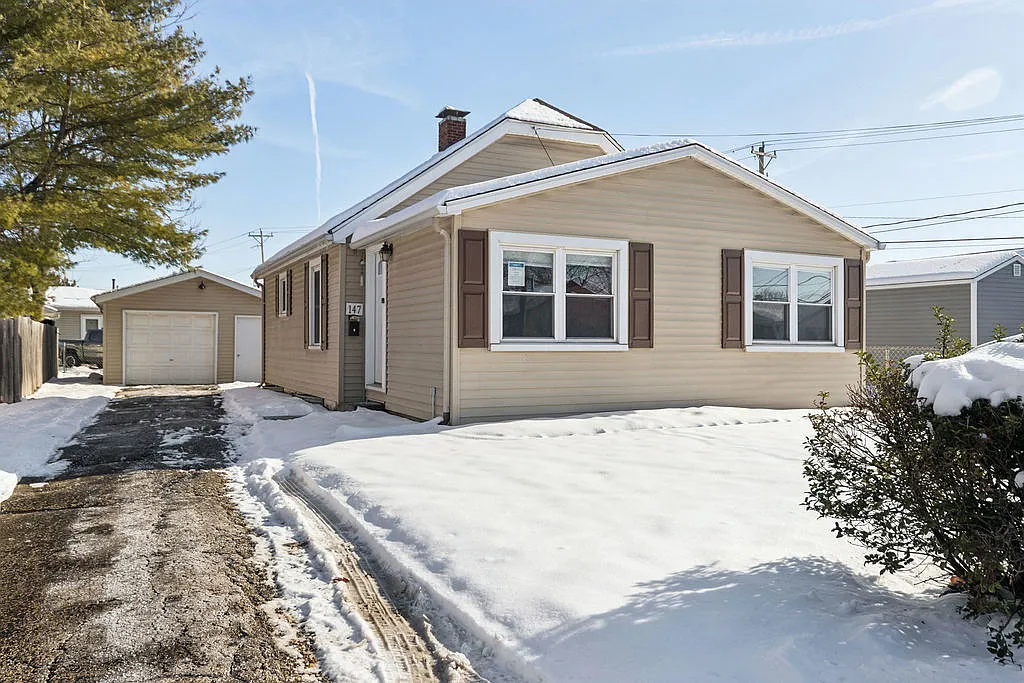 147 Caroline St photo 1