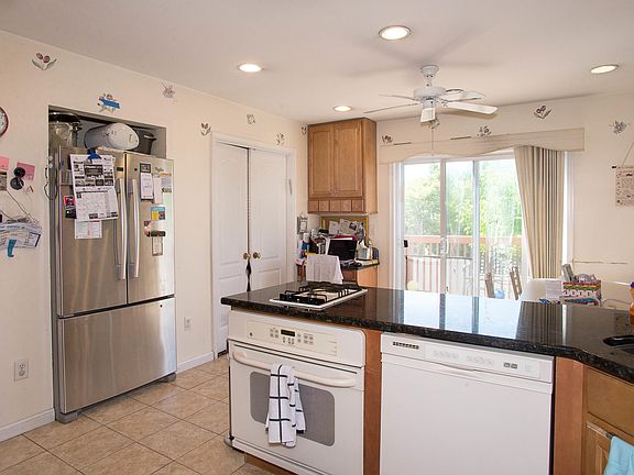 2nd image of 30 Kew Gardens Dr