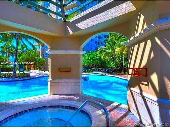 5th image of 19501 W Country Club Dr APT 1415