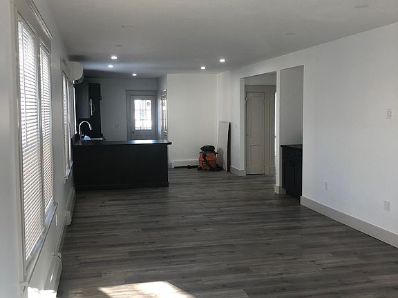 3rd image of 71 Town Hill St
