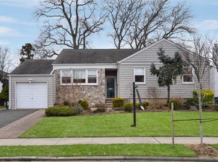 17 Cail Dr, East Rockaway, NY 11518