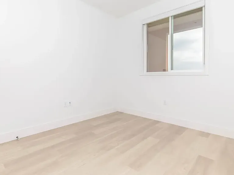 Begonia Place Luxury Apartments — Photo 116