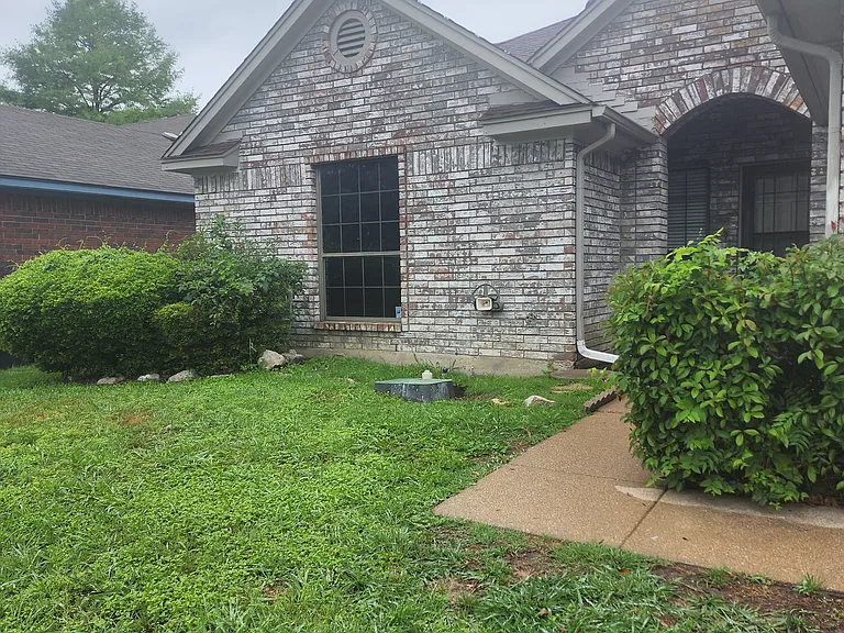 7904 Whitewater Ct — Photo 2